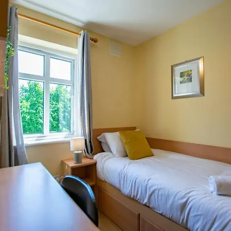 Feriehus 74 - 4 Bed Townhouse With Parking By Shortstays