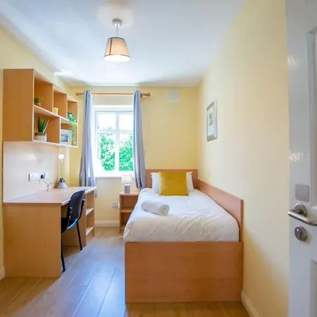 74 - 4 Bed Townhouse With Parking * Galway