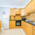 74 - 4 Bed Townhouse With Parking Ferienhaus *