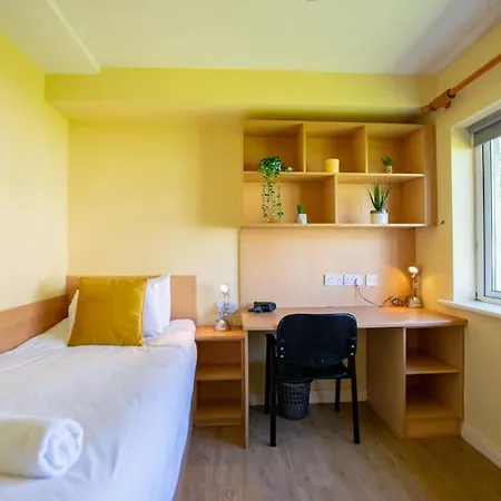 74 - 4 Bed Townhouse With Parking By Shortstays * Galway