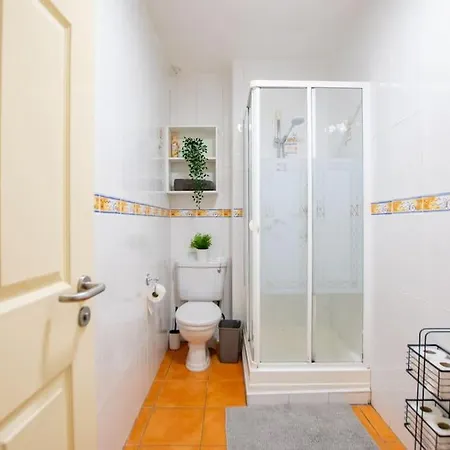 74 - 4 Bed Townhouse With Parking By Shortstays Ferienhaus Galway