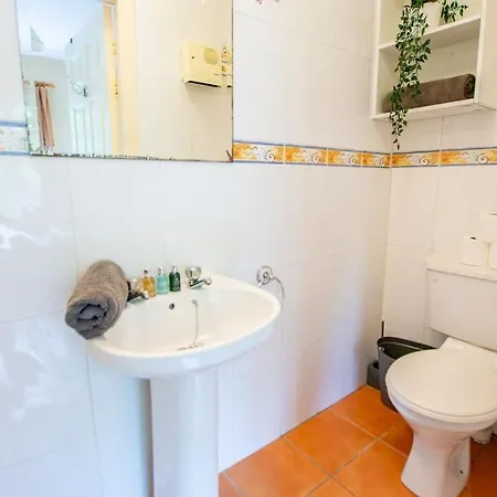 Ferienhaus 74 - 4 Bed Townhouse With Parking By Shortstays