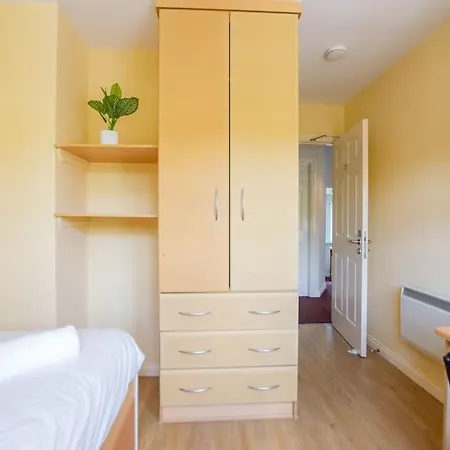 Ferienhaus 74 - 4 Bed Townhouse With Parking By Shortstays Galway