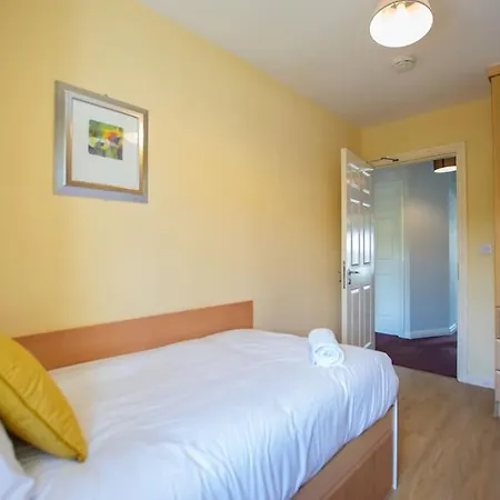 Ferienhaus 74 - 4 Bed Townhouse With Parking By Shortstays *