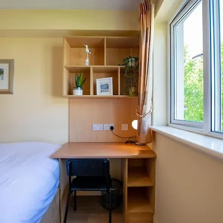 74 - 4 Bed Townhouse With Parking By Shortstays Ferienhaus