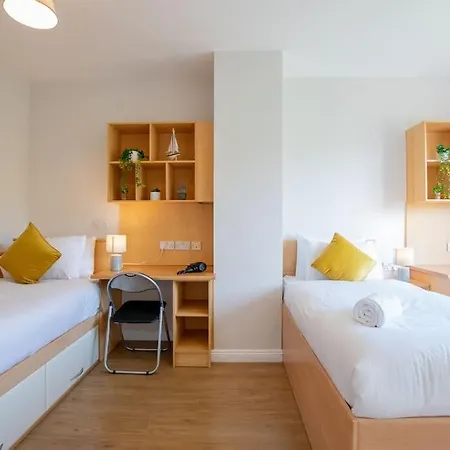 74 - 4 Bed Townhouse With Parking By Shortstays * Galway
