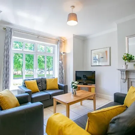 Ferienhaus 74 - 4 Bed Townhouse With Parking By Shortstays *