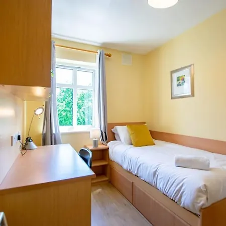 74 - 4 Bed Townhouse With Parking By Shortstays Ferienhaus Galway