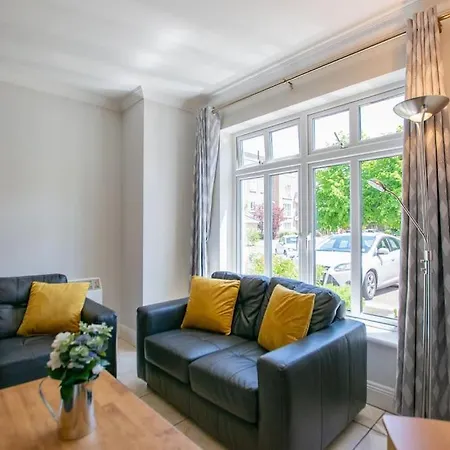 74 - 4 Bed Townhouse With Parking By Shortstays Ferienhaus *