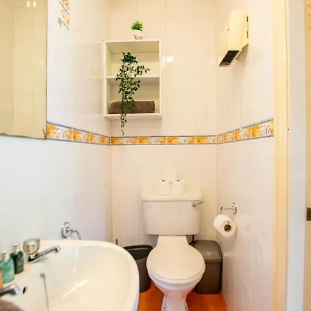 74 - 4 Bed Townhouse With Parking By Shortstays * Galway