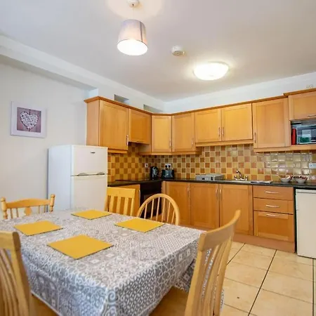 Ferienhaus 74 - 4 Bed Townhouse With Parking By Shortstays *