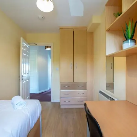 Holiday home 74 - 4 Bed Townhouse With Parking By Shortstays