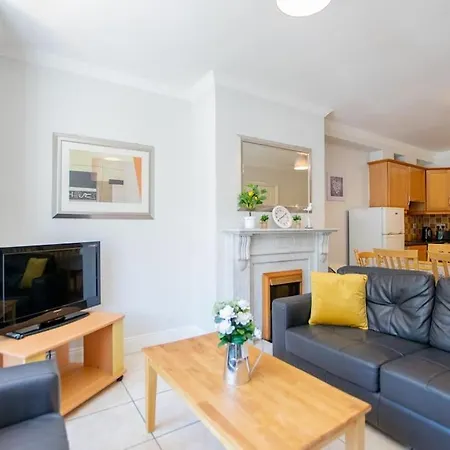 Ferienhaus 74 - 4 Bed Townhouse With Parking By Shortstays *