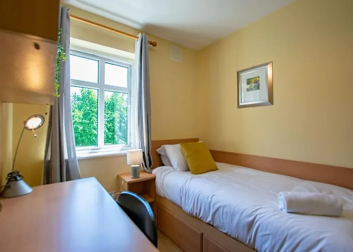 別荘 74 - 4 Bed Townhouse With Parking By Shortstays