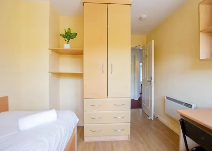 Prázdninový dům 74 - 4 Bed Townhouse With Parking By Shortstays Galway