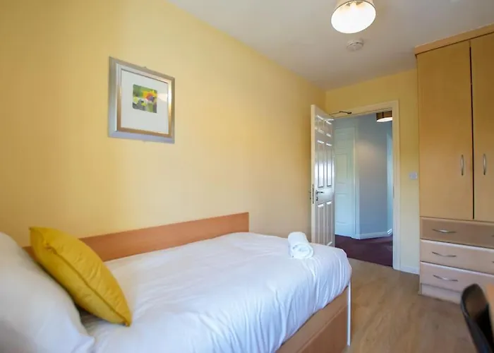 Prázdninový dům 74 - 4 Bed Townhouse With Parking By Shortstays *