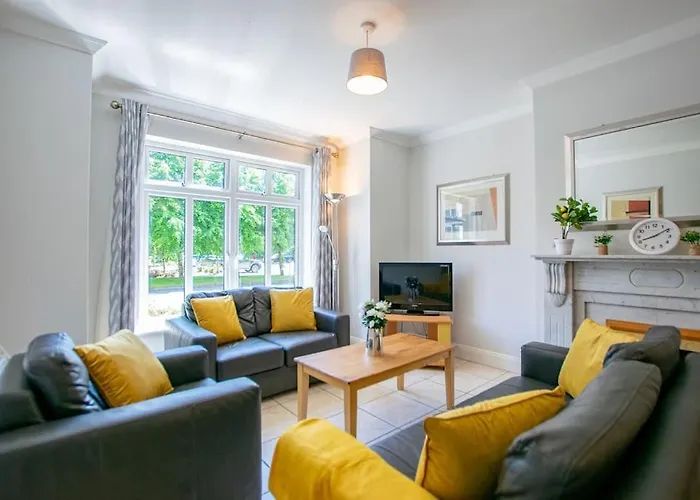 別荘 74 - 4 Bed Townhouse With Parking By Shortstays *