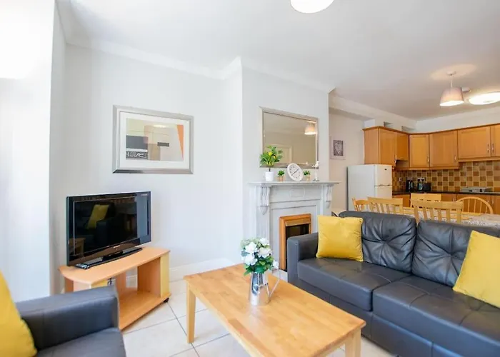 Prázdninový dům 74 - 4 Bed Townhouse With Parking By Shortstays *