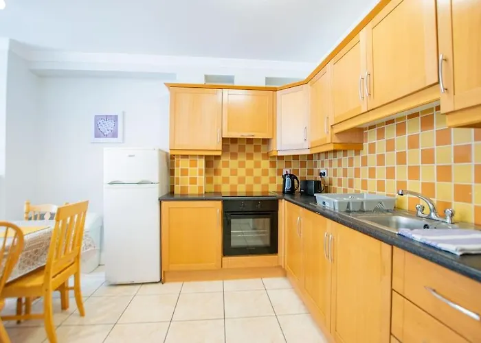 74 - 4 Bed Townhouse With Parking By Shortstays Prázdninový dům *