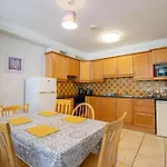 Casa de Férias 74 - 4 Bed Townhouse With Parking By Shortstays *
